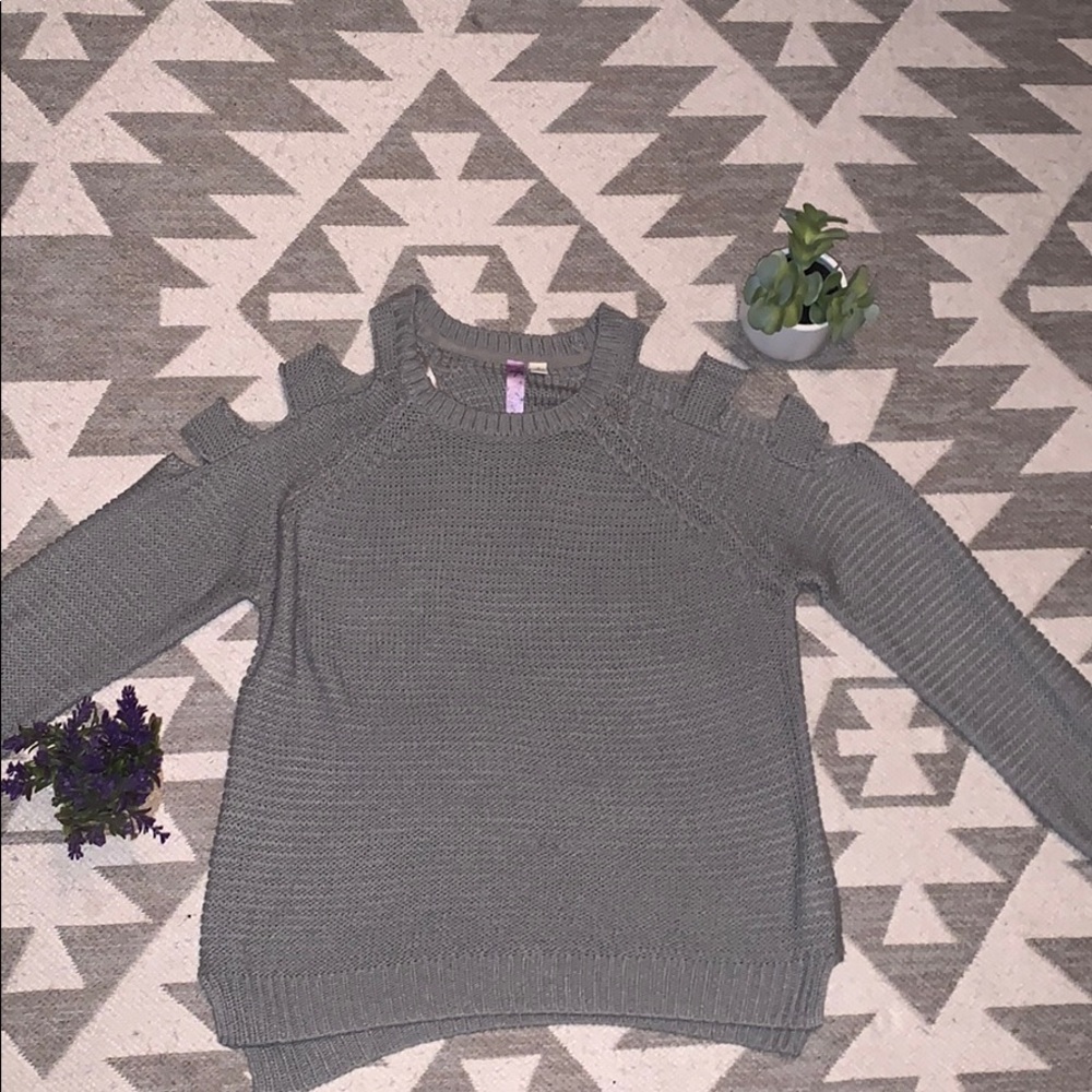 Cut out cold shoulder sweater
